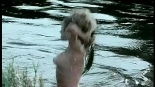 Постельные и эротические сцены с ретро сериала с демонстрацией сисек и мохнаток