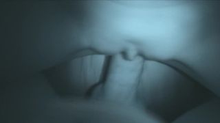 Аккуратно ночью лишил девку девственности, а она только и балдела от удовольствия